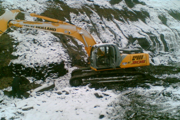 New Holland Kobelco E305